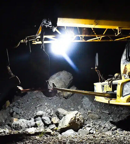 BrightBeam™ Magnetic LED Work Light – Portable & Rechargeable for Professionals 5