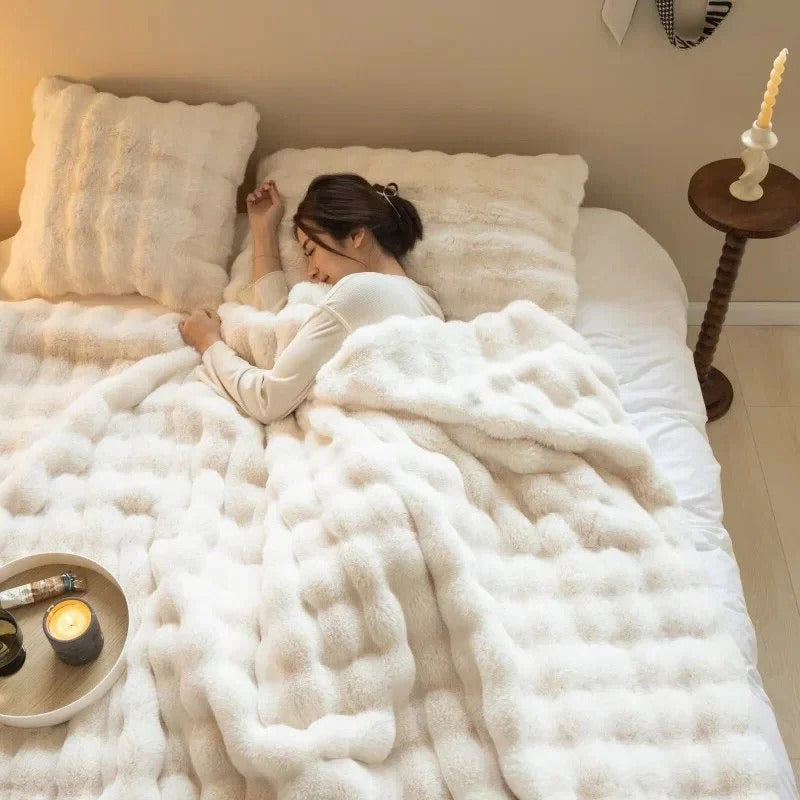 CozyNest™ Multi-Season Blanket for Year-Round Comfort and Warmth 4