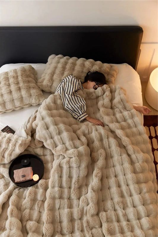 CozyNest™ Multi-Season Blanket for Year-Round Comfort and Warmth 1